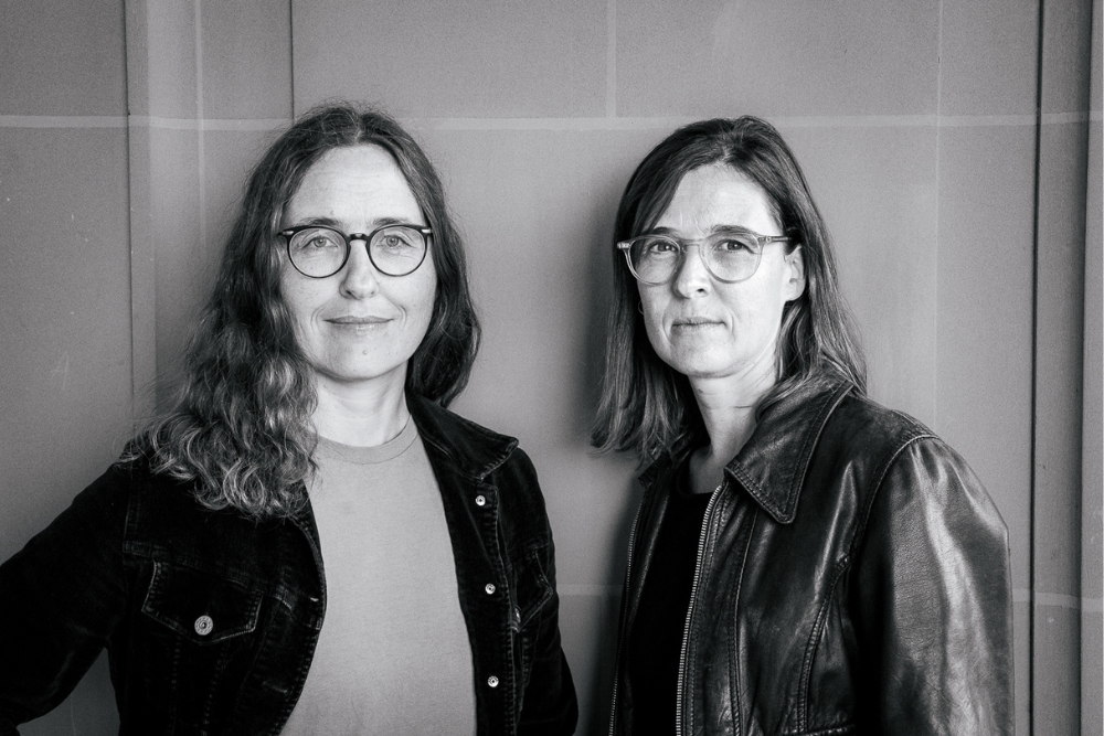 Simona Isler & Anja Peter: Von einer Schicht zur nächsten: Der Arbeitstag einer Mutter. In: 8½ Stunden sind kein Tag.